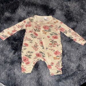 Gerber Floral One Piece - Cream and Pink
Wonder Nation Footie Onesie- Pink